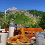 Mik Ξενοδοχείο Βαλμπόνα