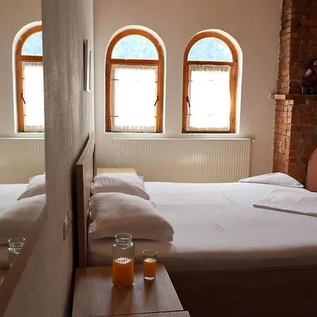 Mik Hotel *